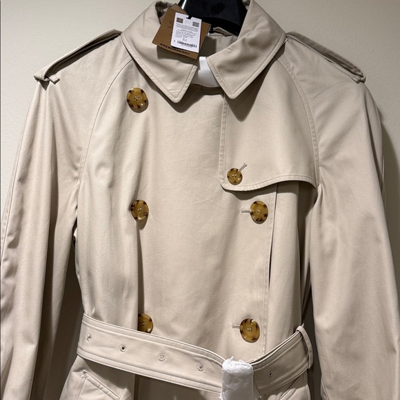 Burberry Hillington Stone Trench Coat with Tortoise Buttons and Check Lining - Picture 3 of 13